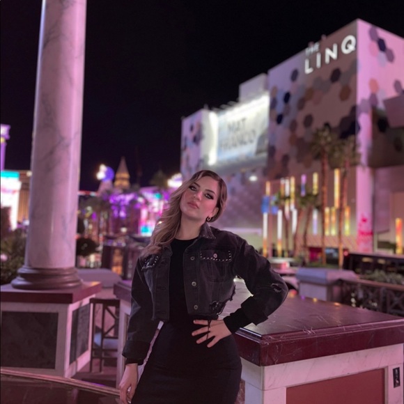 Meet your Posher, Roxanna - Picture 1 of 1